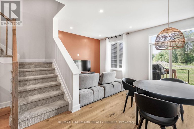28711470/404-premiere-lane/town-of-rockland/clarence-rockland/ontario/K4K0M7_12