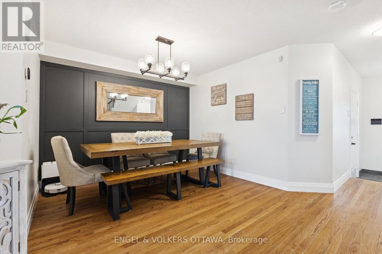 28783227/247-rolling-meadow-crescent/mer-bleuebradley-estatesanderson-park/ottawa/ontario/K1W0A8_8