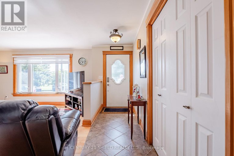 29038692/14215-county-rd-2-highway/south-stormont-osnabruck-twp/south-stormont/ontario/K0C1M0_9