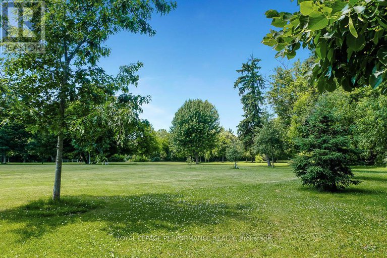 28841567/3-2-columbus-avenue/overbrook/ottawa/ontario/K1K1R3_46