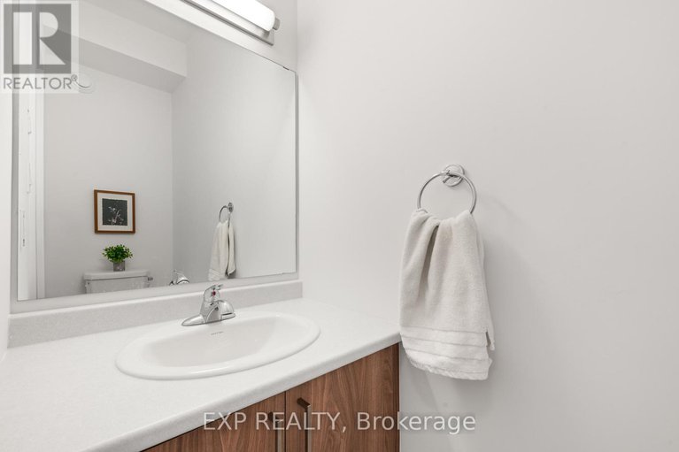 29300165/1005-silhouette-private/cedargrovefraserdale/ottawa/ontario/K2J4S3_17