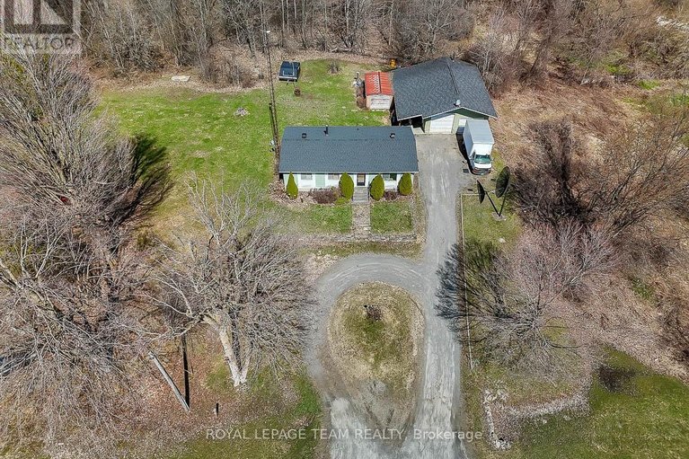 29655714/5523-mitch-owens-road/manotick-south-to-roger-stevens/ottawa/ontario/K1X1C2_38