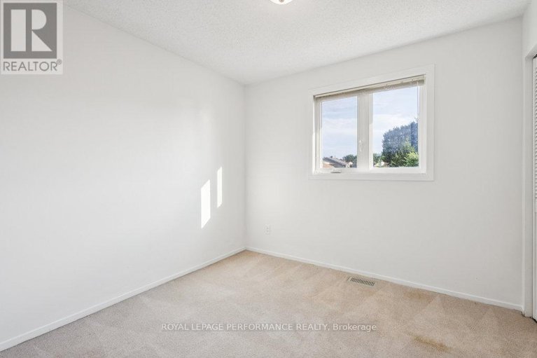 29029572/8-gillespie-crescent/hunt-club-woods/ottawa/ontario/K1V9X8_24