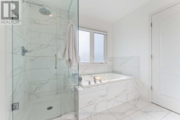 28929396/359-melodie-street/mer-bleuebradley-estatesanderson-park/ottawa/ontario/K1W0L8_30
