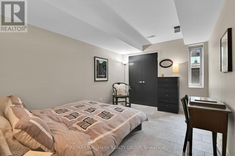 29674266/481-melbourne-avenue/mckellarhighland/ottawa/ontario/K2A1W4_29