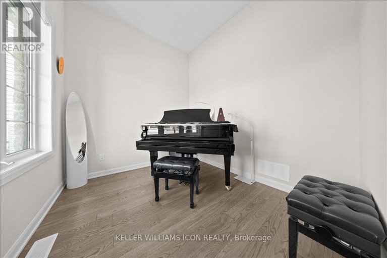 29577044/352-cloyne-crescent/half-moon-bay/ottawa/ontario/K2J6W4_3