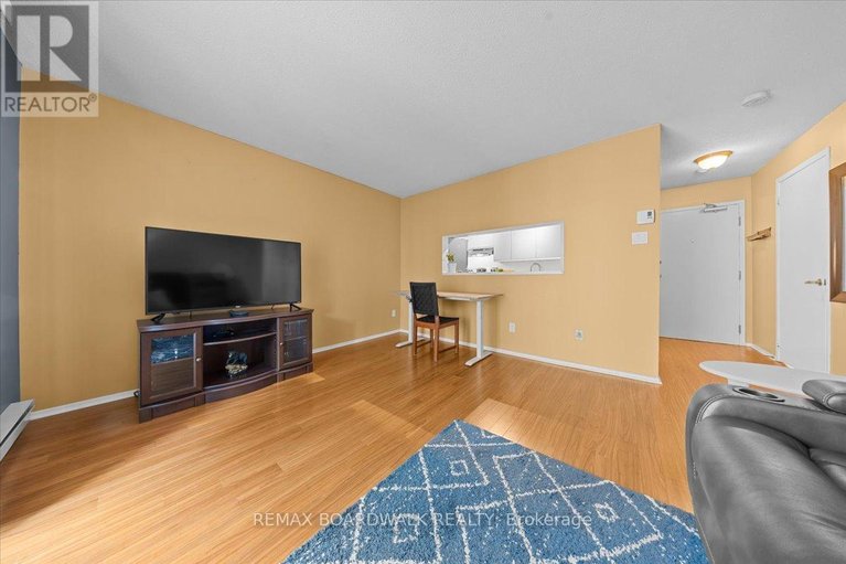 29620279/412-250-brittany-drive/viscount-alexander-park/ottawa/ontario/K1K4M1_17