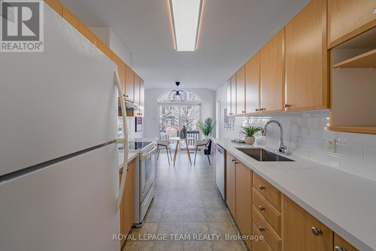 29363921/313-bryarton-street/chapel-hill/ottawa/ontario/K1C7R5_16