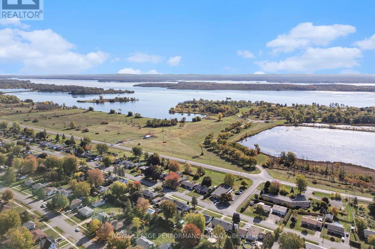 28983039/70-st-lawrence-street/ingleside/south-stormont/ontario/K0C1M0_32