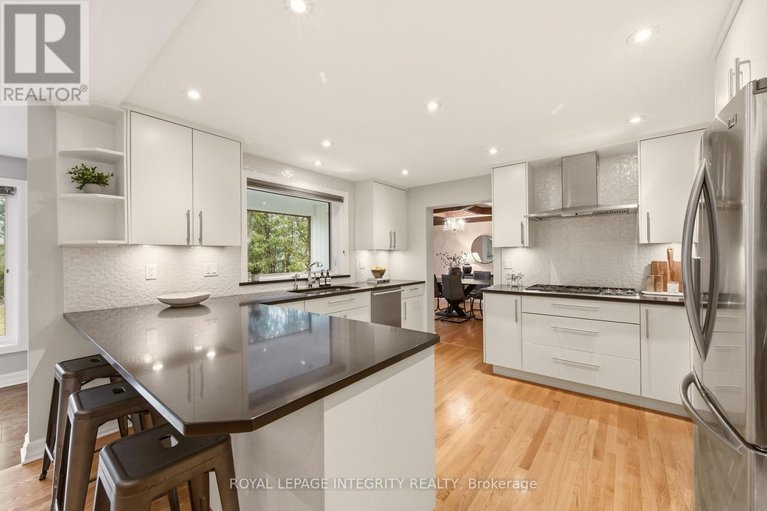 29618053/68-beaver-ridge/city-viewskylinefisher-heightsparkwood-hills/ottawa/ontario/K2E6E4_15