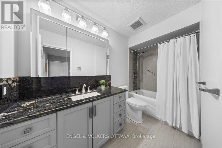 29548999/33-okanagan-drive/bruce-farmgraham-parkqualicumbellands/ottawa/ontario/K2H7E9_34