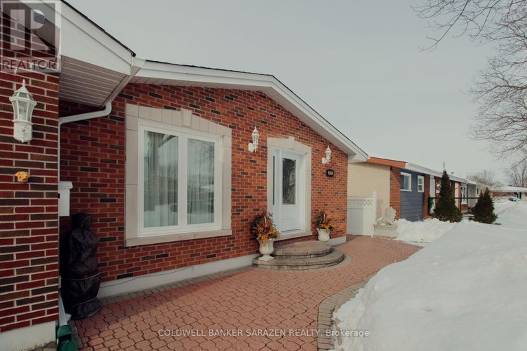27983811/2435-heaton-avenue/elmvale-acres/ottawa/ontario/K1G1J1_2