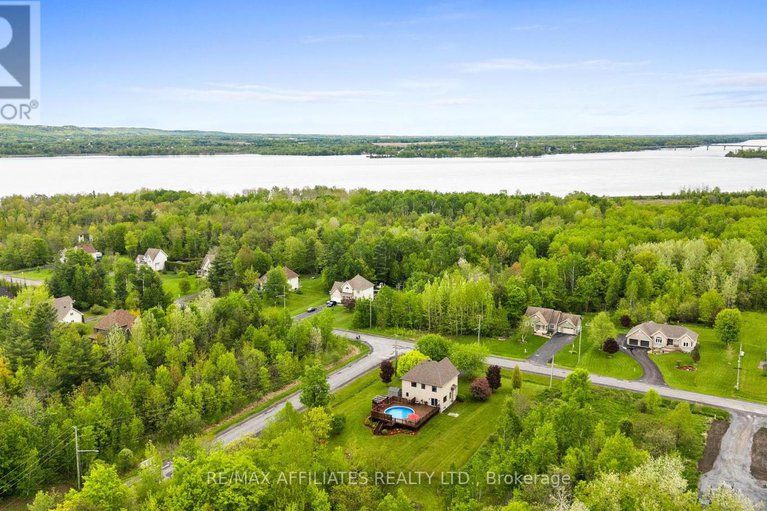 28373926/621-du-bercail-street/lorignal/champlain/ontario/K0B1K0_45