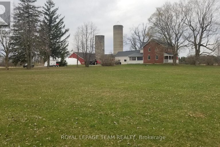 28494817/7904-bank-street/osgoode-twp-south-of-reg-rd-6/ottawa/ontario/K0A2P0_1