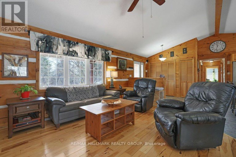 28208753/206-old-pakenham-road/fitzroy/ottawa/ontario/K0A1X0_8