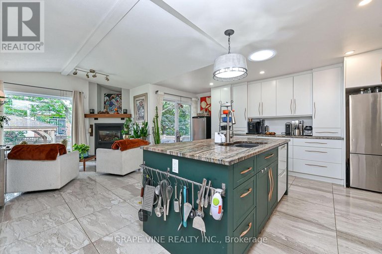28980767/777-rolling-river-crescent/riverside-southgloucester-glen/ottawa/ontario/K1V1M2_13