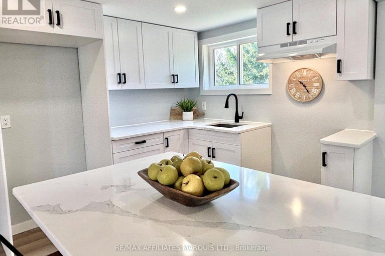 29639881/19-alexander-street-w/maxville/north-glengarry/ontario/K0C1T0_9