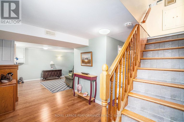 28733726/383-maria-goretti-circle/vanier/ottawa/ontario/K1L6S3_20