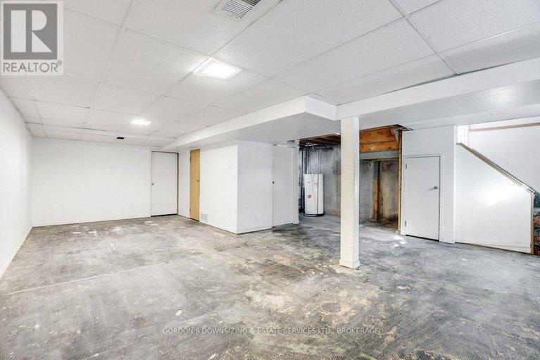 29327348/7-attwood-crescent/city-viewskylinefisher-heightsparkwood-hills/ottawa/ontario/K2E5B1_32