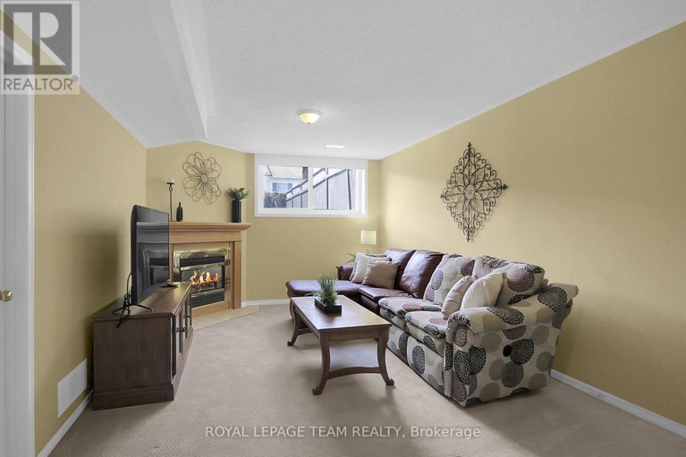 28277167/484-meadowbreeze-drive/emerald-meadowstrailwest/ottawa/ontario/K2M2T6_28