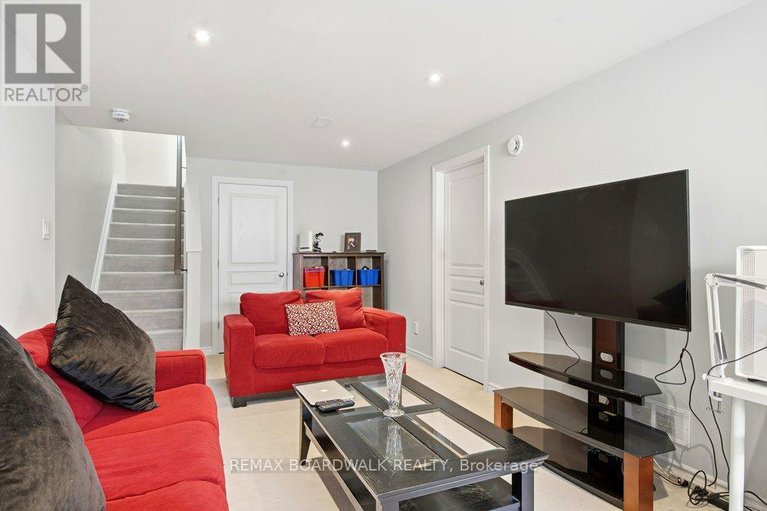 29343898/306-rainrock-crescent/mer-bleuebradley-estatesanderson-park/ottawa/ontario/K1W0J8_29