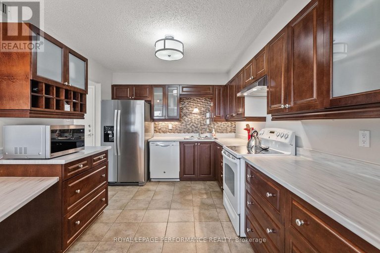28967483/unit-407-200-lafontaine-avenue/vanier/ottawa/ontario/K1L8K8_8