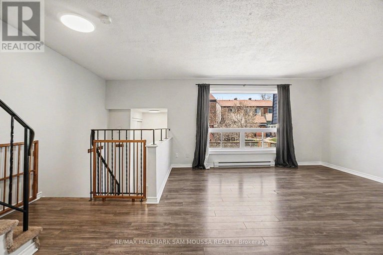 29672531/28c-woodvale-green/craig-henrywoodvale/ottawa/ontario/K2G4H4_9