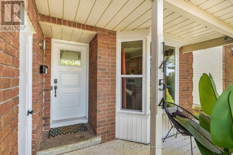 28956681/1454-deavy-way/bilberry-creekqueenswood-heights/ottawa/ontario/K1E2W8_3