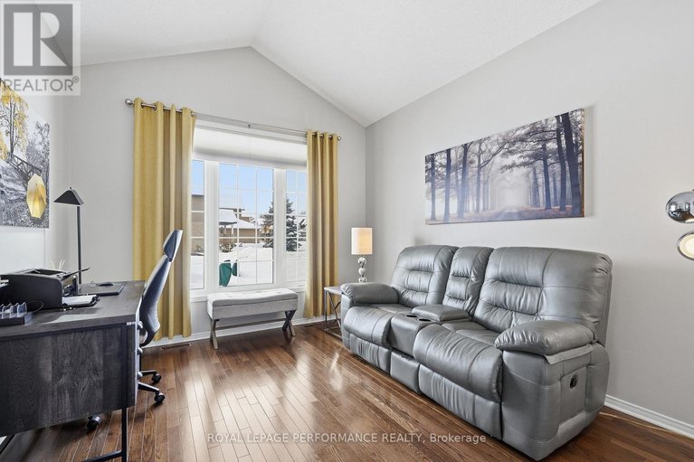 29611757/112-jade-street/town-of-rockland/clarence-rockland/ontario/K4K0C8_5