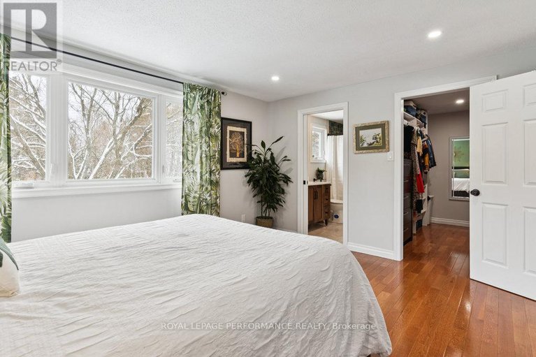 29100826/1798-woodhaven-heights/queenswood-heights-south/ottawa/ontario/K1E2W2_22