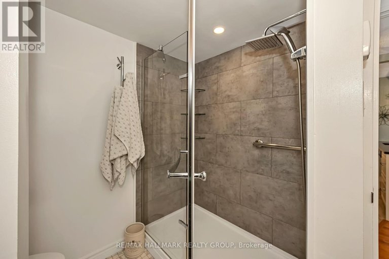 29641177/704-80-sandcastle-drive/leslie-park/ottawa/ontario/K2H9E7_24