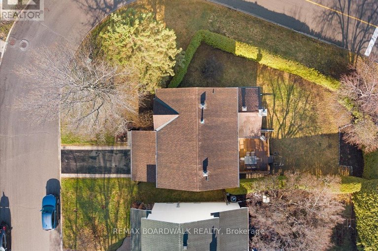 29633977/6241-st-albans-court/convent-glen-north/ottawa/ontario/K1C3C5_42