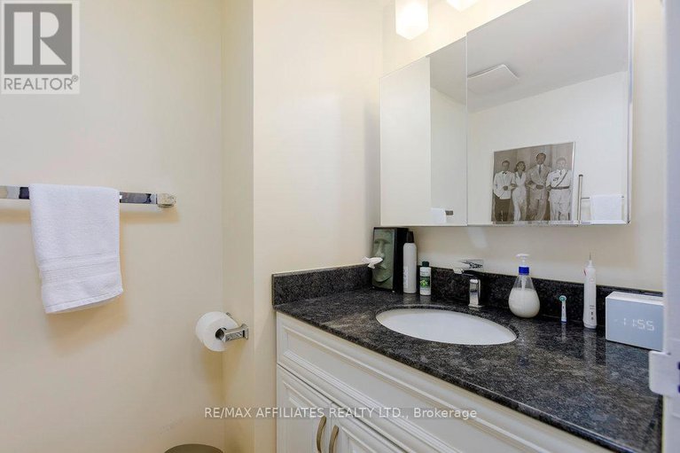 28466299/1705-1195-richmond-road/woodroffe/ottawa/ontario/K2B8E4_28