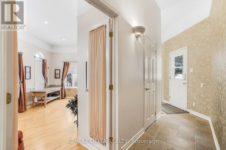 28798696/1819-baseline-road/clarencerockland-twp/clarence-rockland/ontario/K0A1N0_25