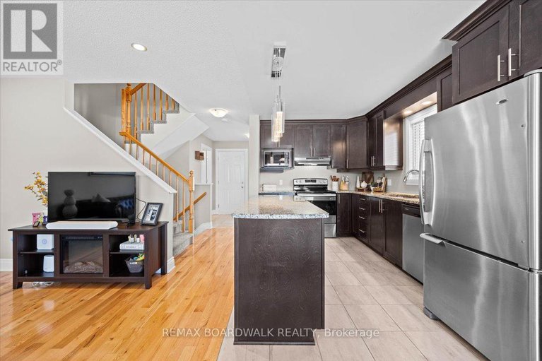 29414460/2424-marble-crescent/town-of-rockland/clarence-rockland/ontario/K4K1P6_12