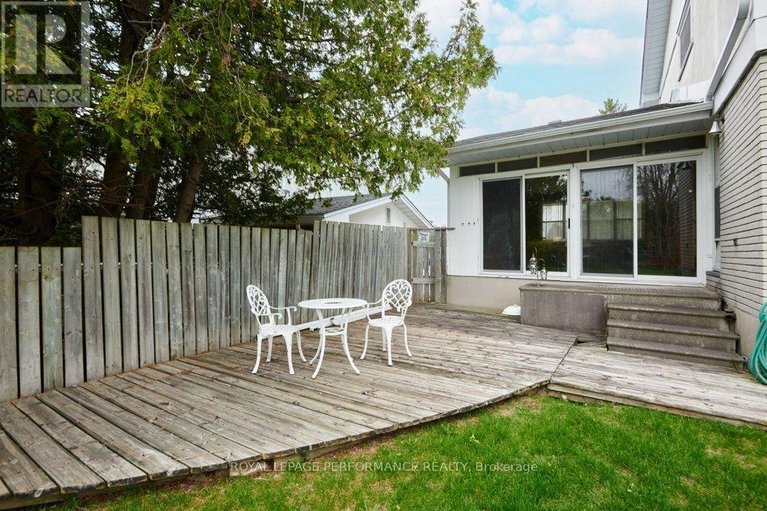29678423/2218-aster-street/urbandale-acres/ottawa/ontario/K1H6R6_34