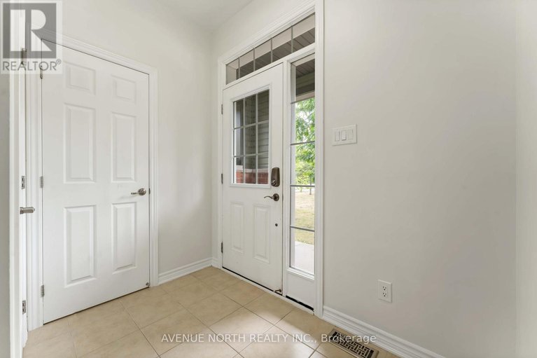 28804208/563-foxlight-circle/emerald-meadowstrailwest/ottawa/ontario/K2M0L9_4