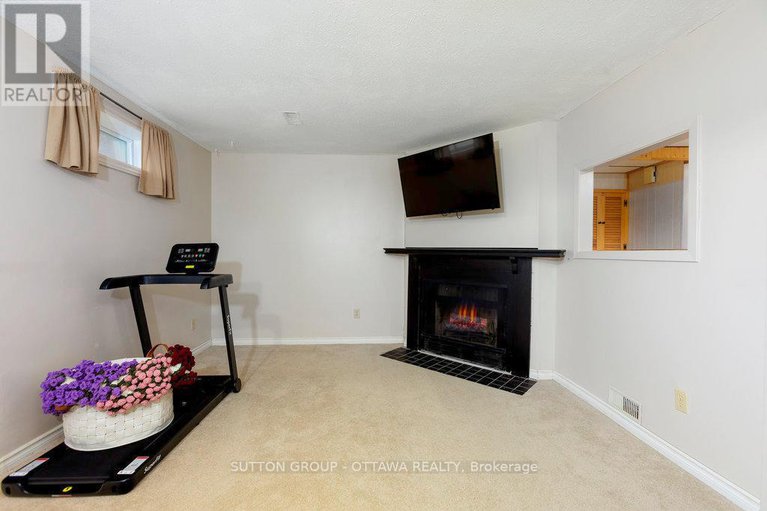 28553457/1951-greenvale-lane/chateauneuf/ottawa/ontario/K1C6E2_27