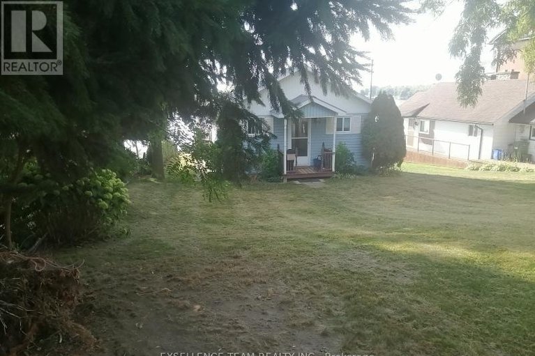 28877485/6803-st-louis-point-road-s/south-glengarry-charlottenburgh-twp/south-glengarry/ontario/K0C2E0_11