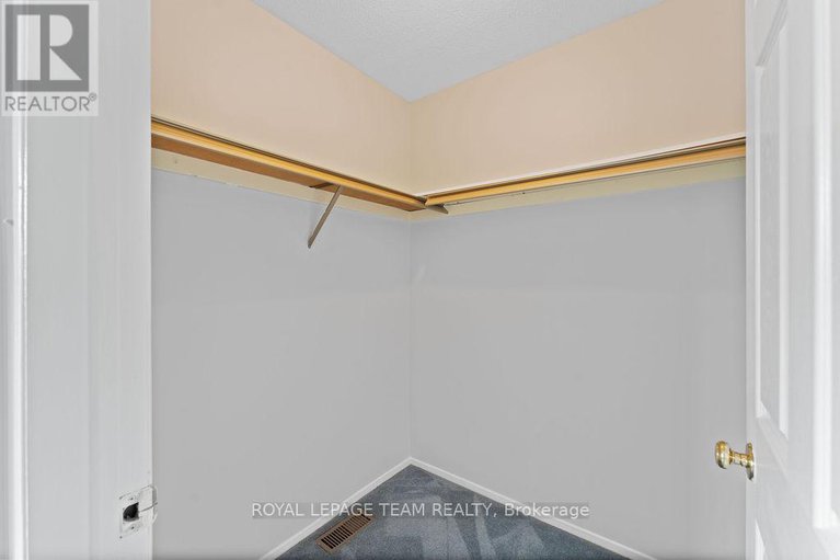 28605729/1073-ewing-street/hunt-club-park/ottawa/ontario/K1G4Y6_23