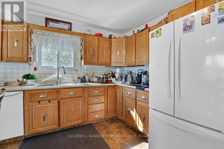 28976426/12-maple-avenue/iroquois/south-dundas/ontario/K0E1K0_14