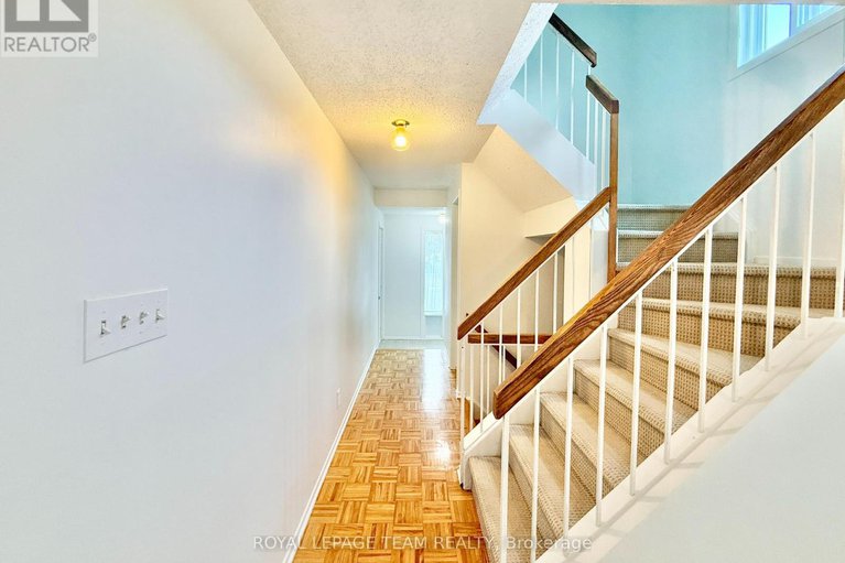 28744295/a-14-castlebrook-lane/centrepointe/ottawa/ontario/K2G5G4_13