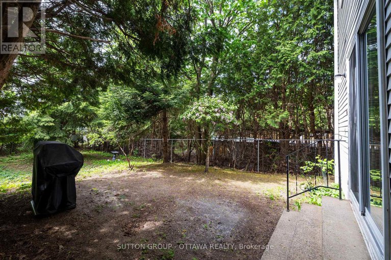 28345025/218-switzer-avenue/westborohampton-park/ottawa/ontario/K1Z7H9_17