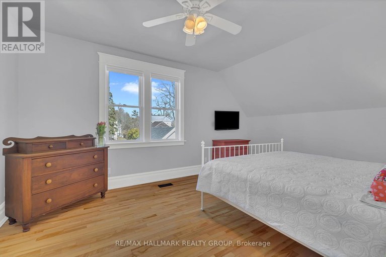 28129340/215-thomas-street/kemptville/north-grenville/ontario/K0G1J0_28