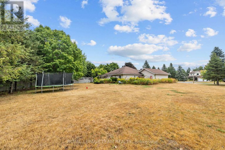 28760673/1280-ben-royal-avenue/greely/ottawa/ontario/K4P1A3_35