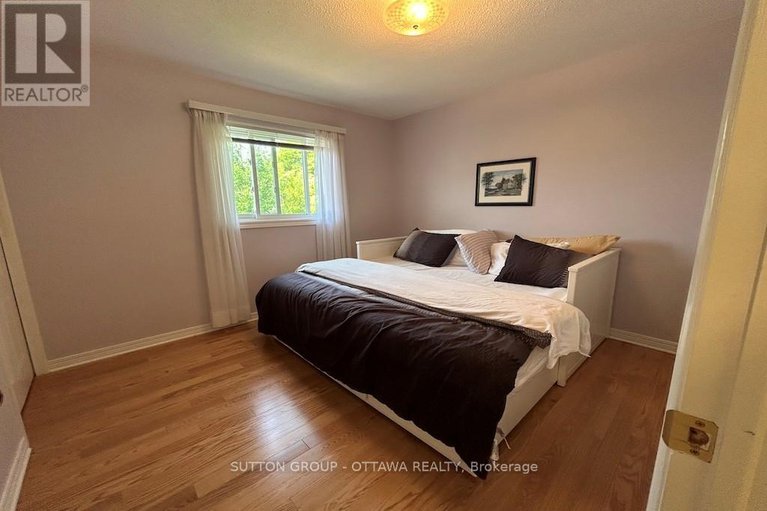 28486818/32-cellini-court-w/hunt-club-park/ottawa/ontario/K1G5K3_32