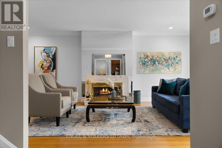 29548999/33-okanagan-drive/bruce-farmgraham-parkqualicumbellands/ottawa/ontario/K2H7E9_23