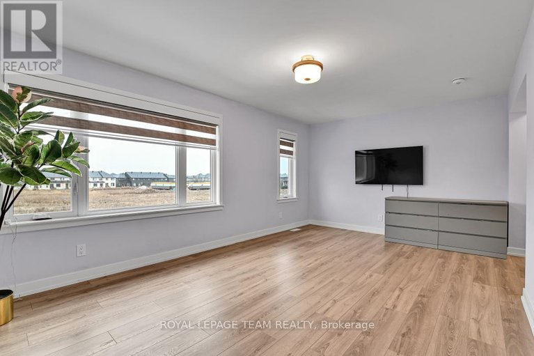 29469522/912-duxbury-lane/riverside-southgloucester-glen/ottawa/ontario/K4M0M2_24