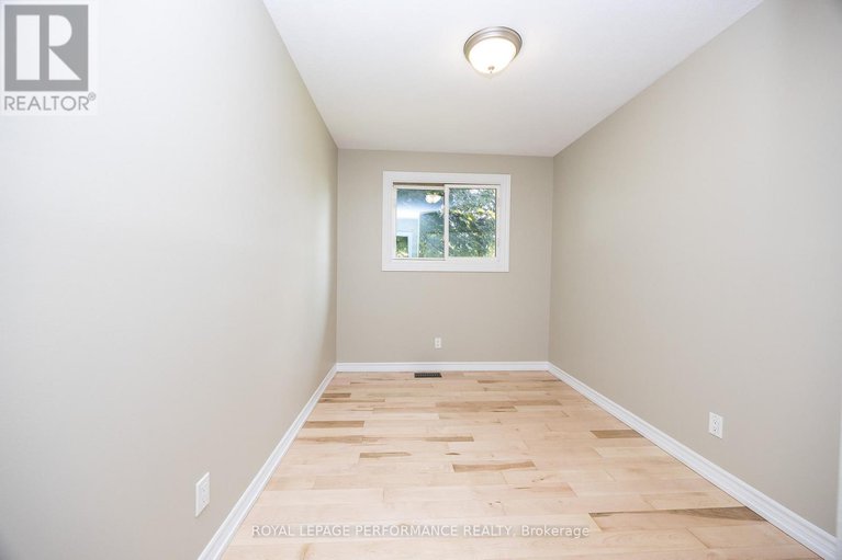 28604783/1398-jamison-avenue-s/bilberry-creekqueenswood-heights/ottawa/ontario/K1E1J5_25