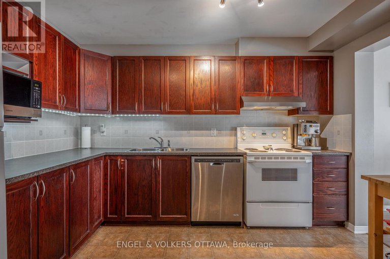 29049195/1031-capreol-street/avalon-east/ottawa/ontario/K4A4Z7_15
